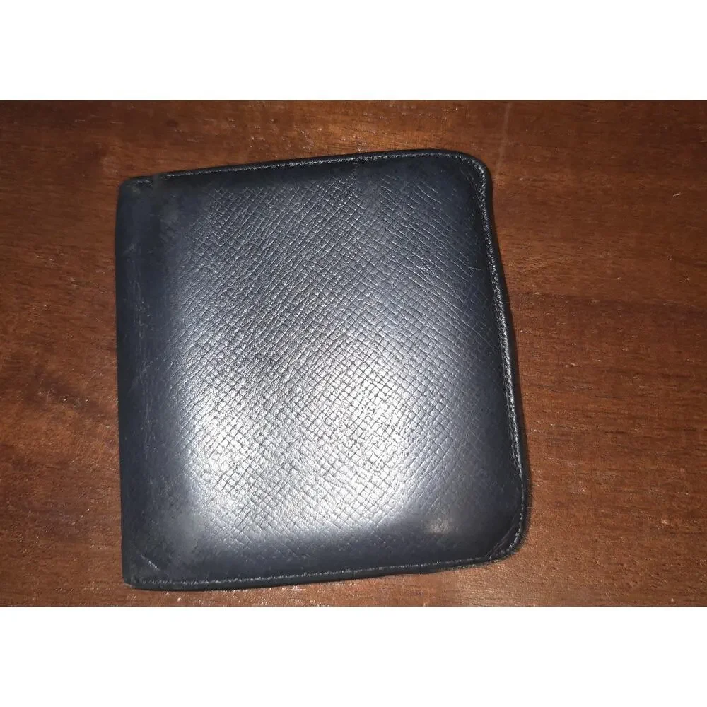 Vintage Louis Vuitton Black Taiga Bi-Fold Wallet Men